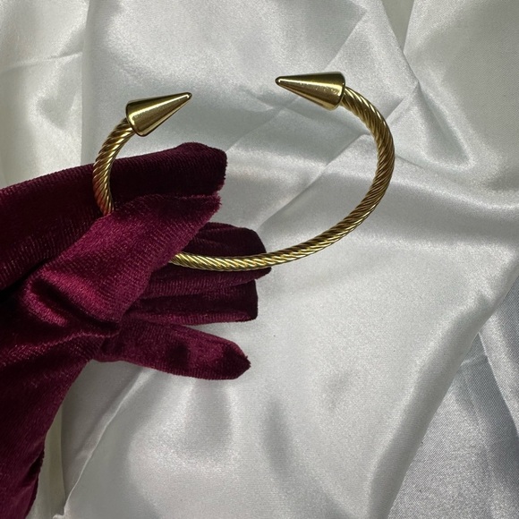 Stainless steel Gold-Tone Twisted women’s Bracelet - Picture 10 of 10